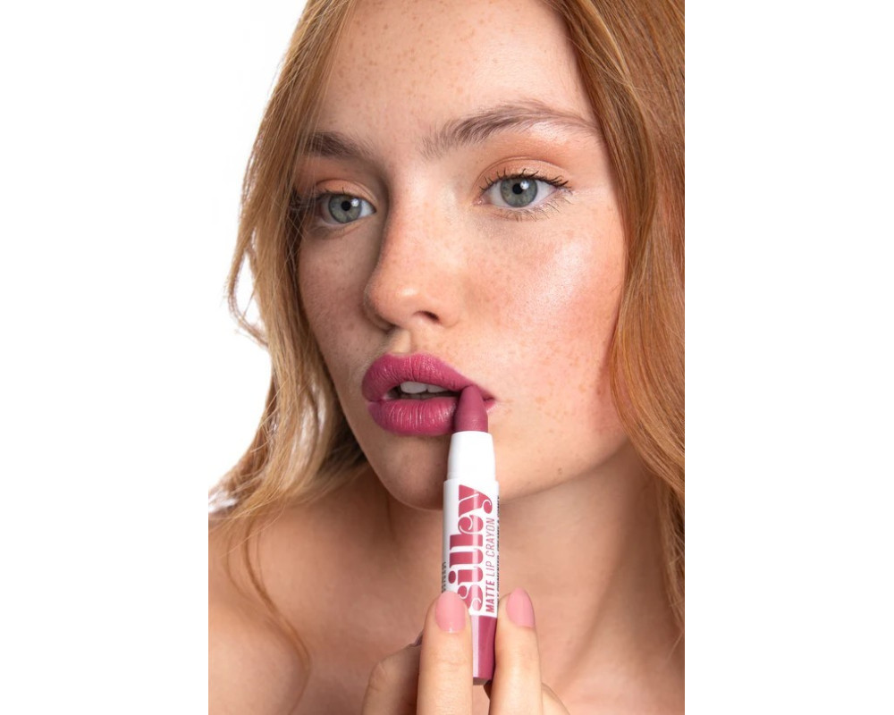 Andreia Silky Matte Lip Crayon 01 Plum lápiz labial