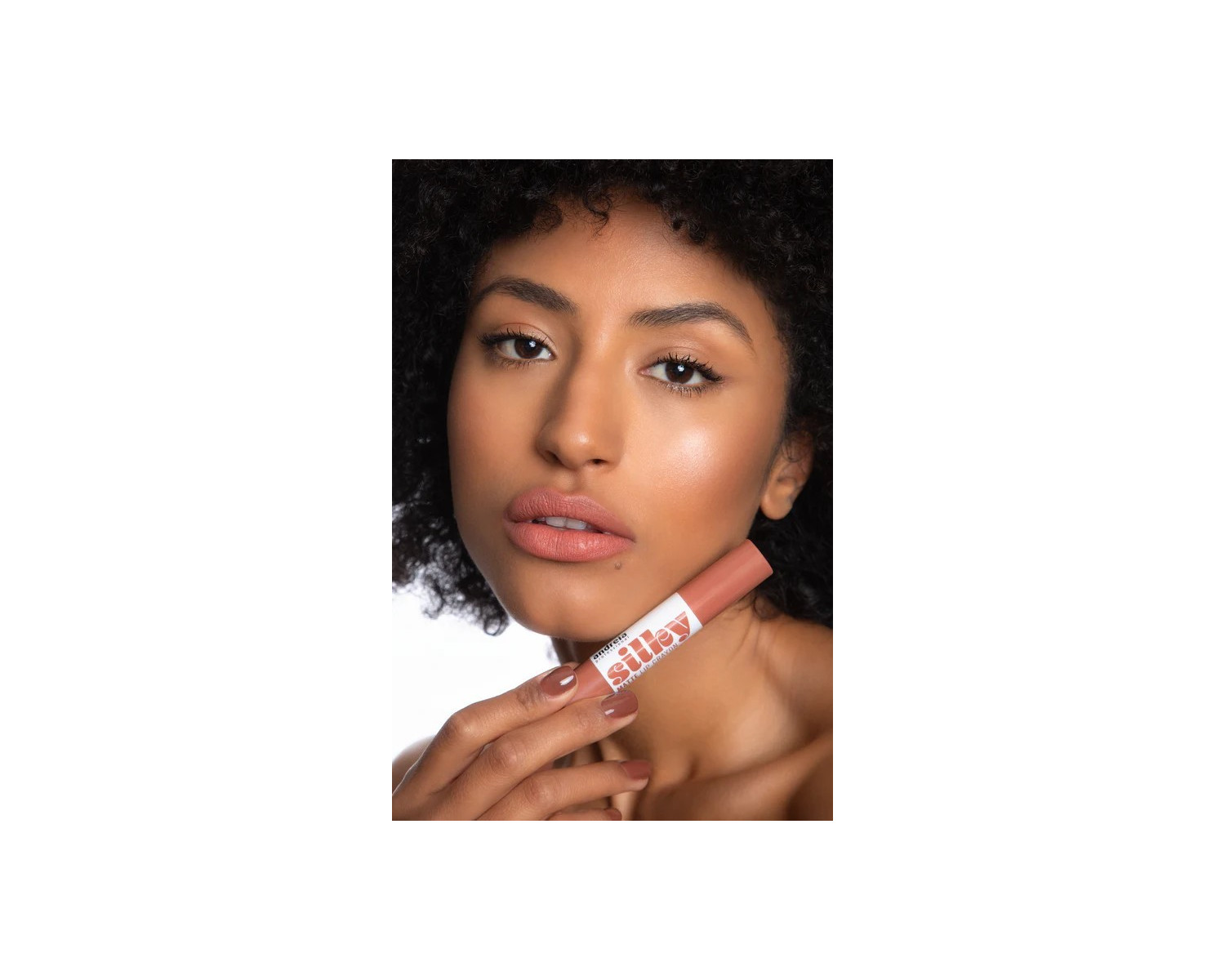 Andreia Silky Matte Lip Crayon 03 Peachy Brown lápiz labial