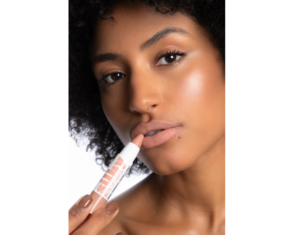 Andreia Silky Matte Lip Crayon 06 Nude Beige lápiz labial