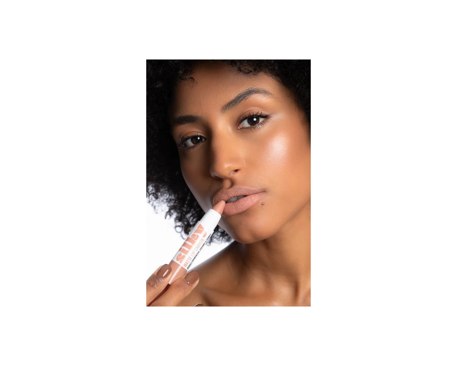 Andreia Silky Matte Lip Crayon 06 Nude Beige lápiz labial