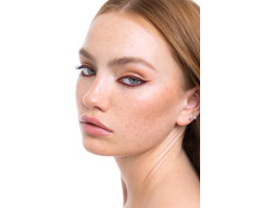 Andreia Waterproof Eyeliner Burgundy Velvet 12H lápiz de ojo color vino púrpura