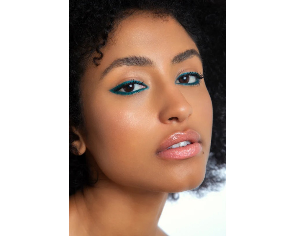 Andreia Waterproof Eyeliner Teal Velvet 12H lápiz de ojo color verde agua